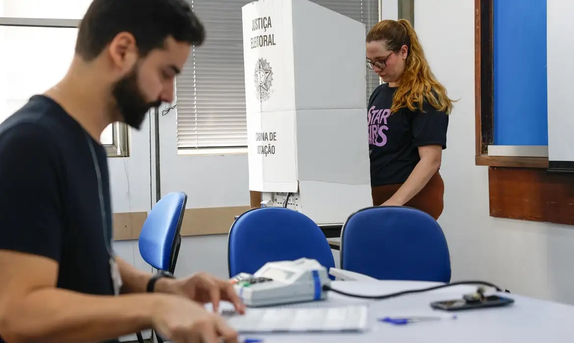 Eleitor que faltou ao primeiro turno pode votar no segundo diz Justiça Eleitoral
