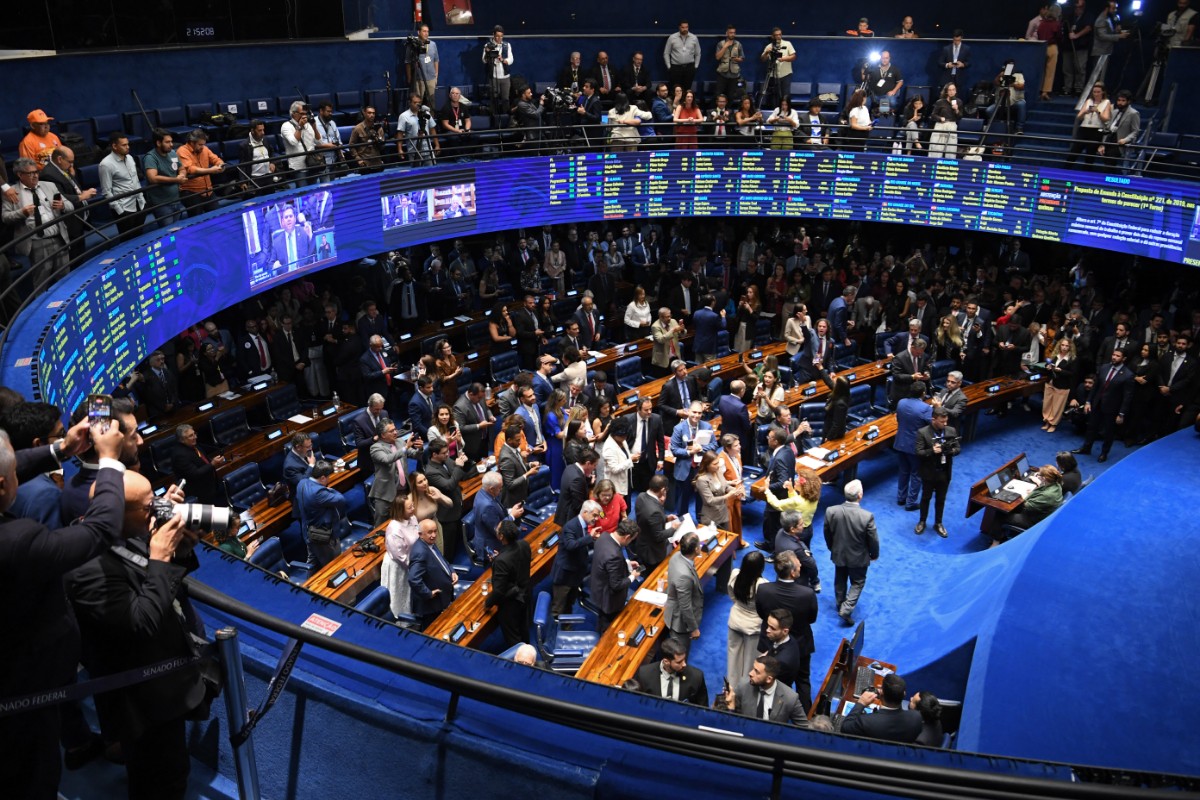 Senado Federal aprova fim da escala de trabalho 6x1 com 75 votos favoráveis