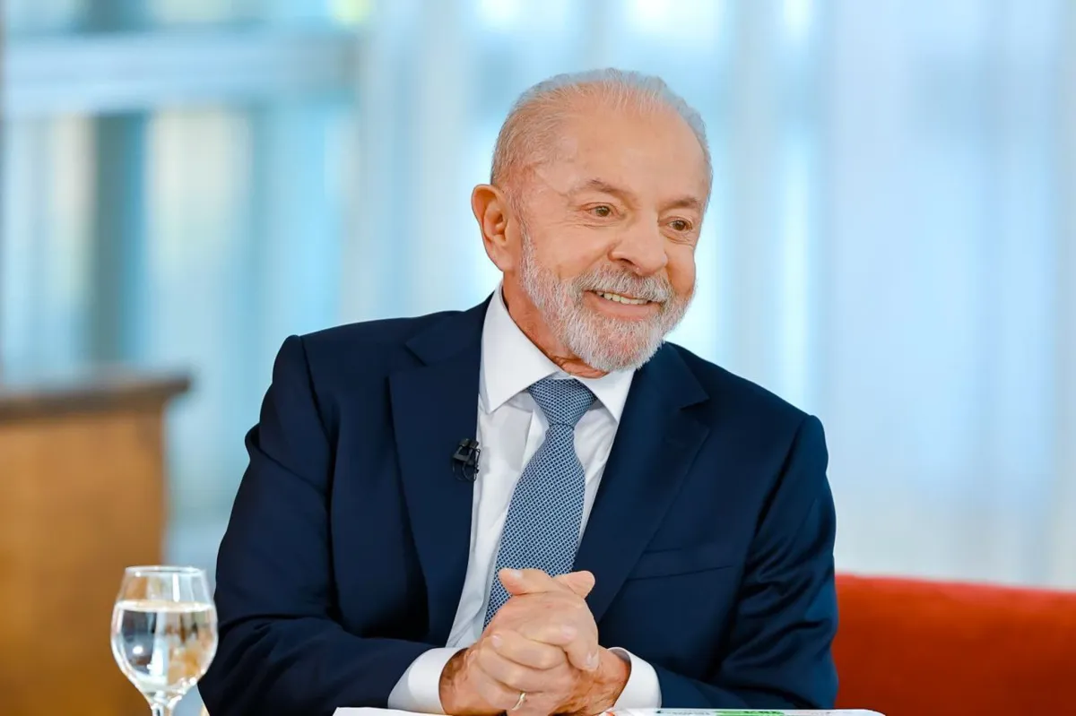 Desesperado, Lula promete transporte público de graça para todos os brasileiros