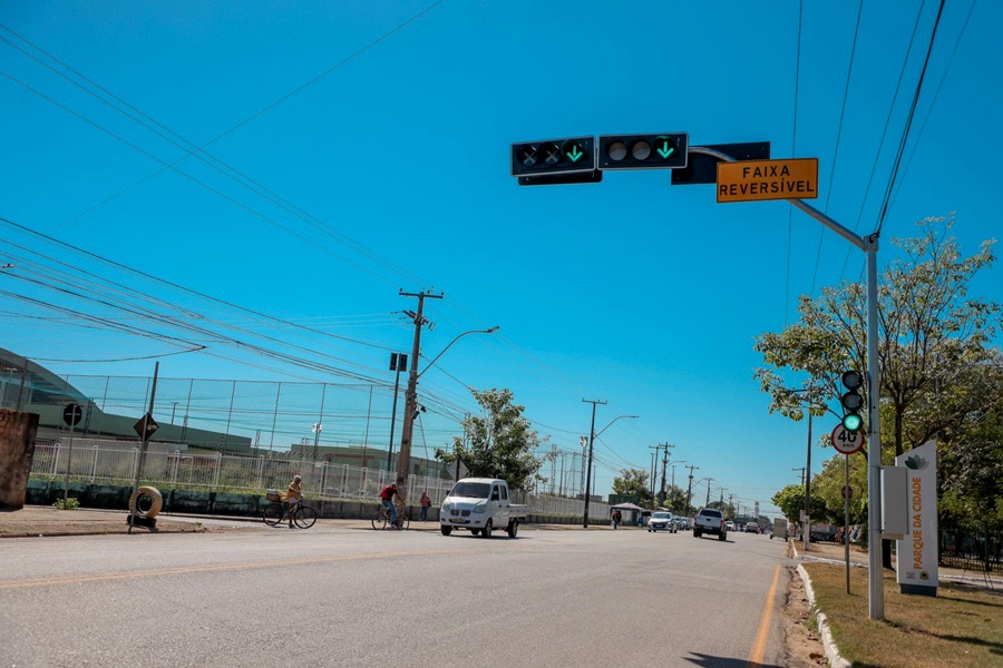 Faixa reversível na avenida Calama melhora fluxo de veículos, em Porto Velho