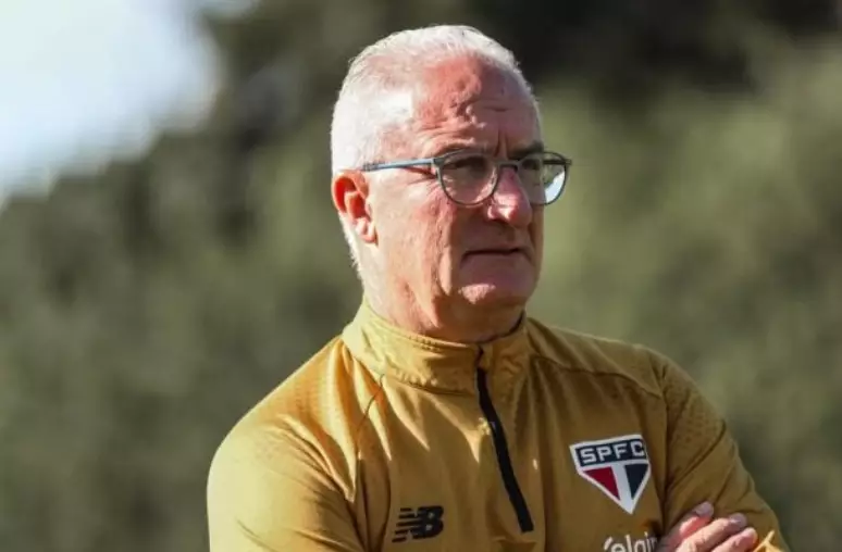 Dorival Júnior volta a cobrar melhorias nos gramados do São Paulo