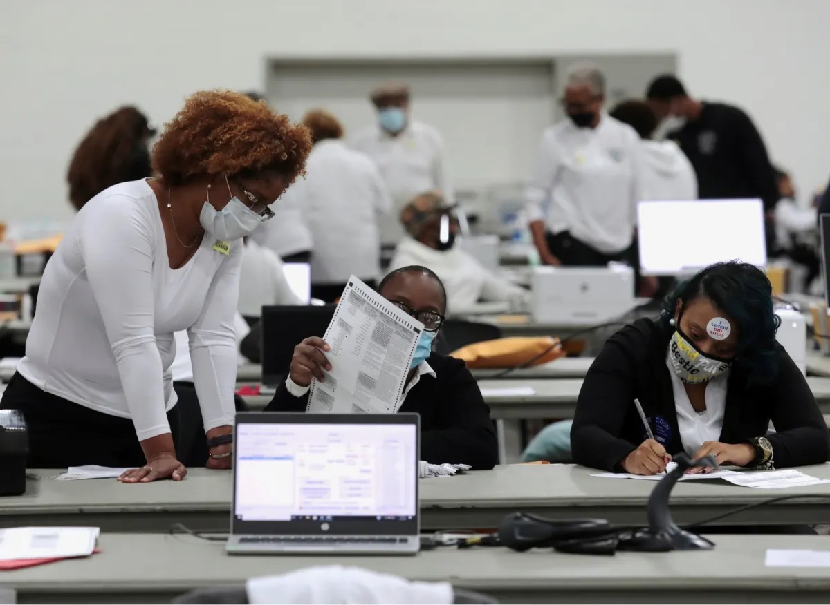 Democratas lideram a participação na votação antecipada nos Estados Unidos
