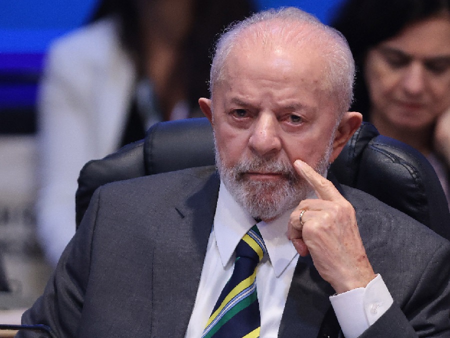 A 4 dias da eleição, Lula lança 'PEC do Desespero' e promete ônibus de graça para população