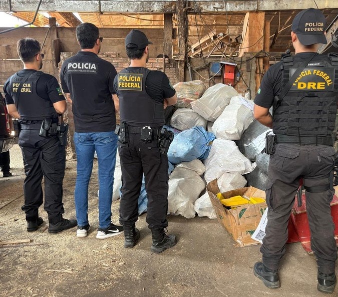 Polícia Federal incinera mais de 1,3 tonelada de maconha, skunk e cocaína em Ji-Paraná
