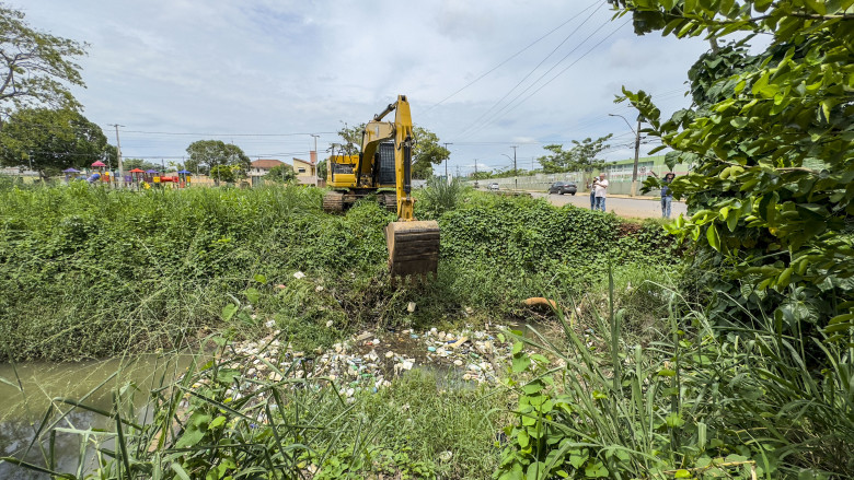 Prefeitura alerta para descarte irregular de lixo com a chegada do período chuvoso
