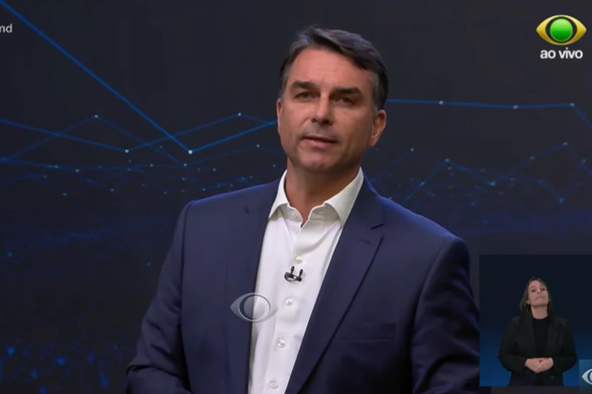 Flávio Bolsonaro libera sigilos ao TSE e desafia Lula a abrir cartão corporativo dele