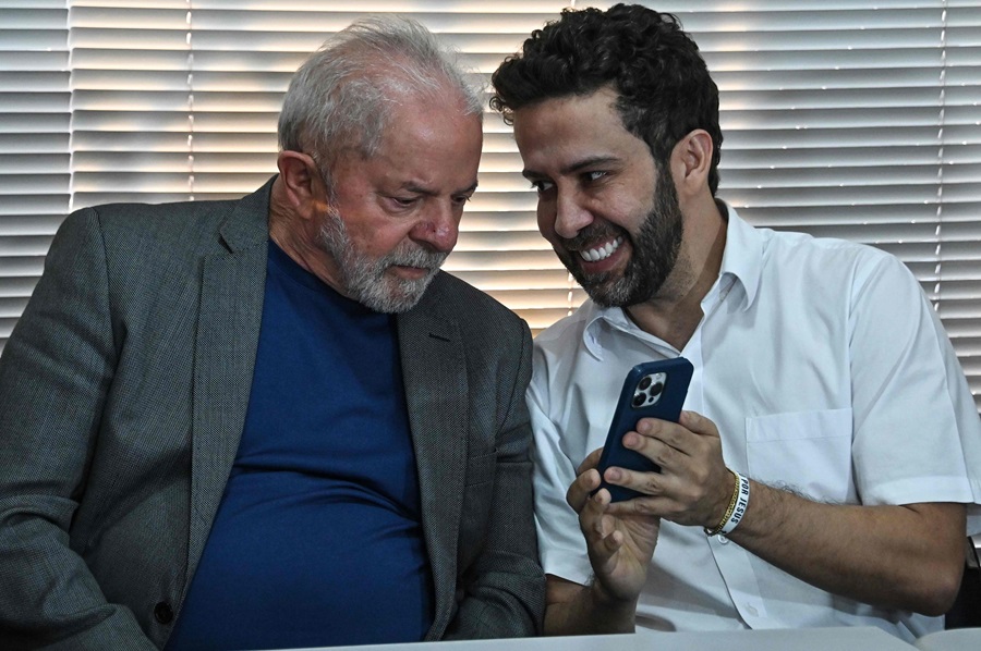 Janones diz que "Exército do Lula" sairá do ar após Meta identificar várias fake news
