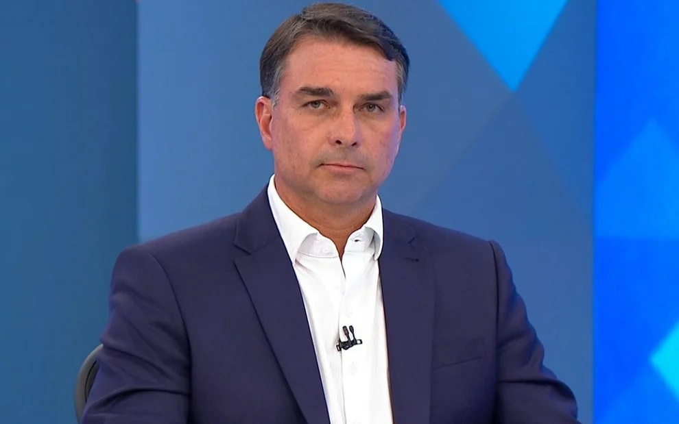 Autoridade dos EUA diz à Reuters que Flávio está a caminho do país