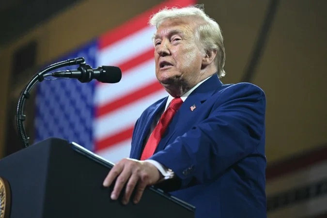Donald Trump volta a dizer que eleições no Brasil pareceram fraudadas