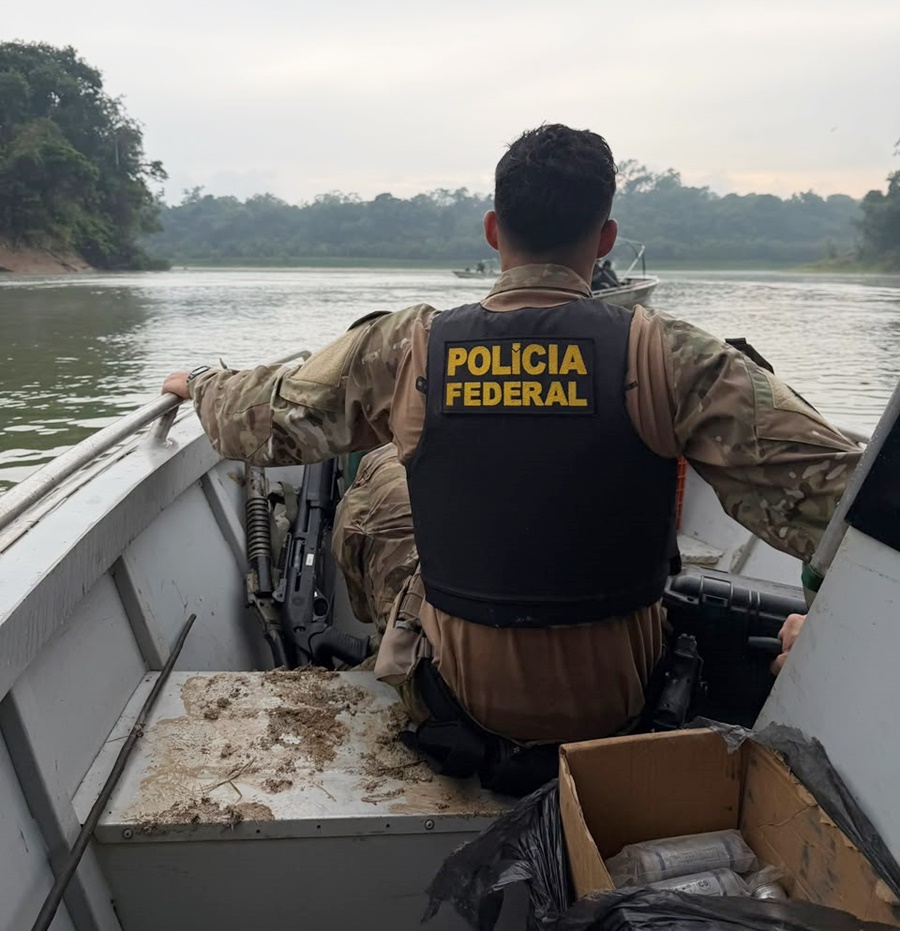 PF deflagram operação e inutilizam 72 embarcações e maquinários do garimpo ilegal no Rio Madeira