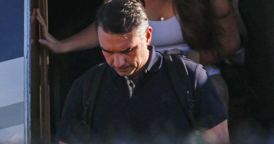 Entenda por que Flávio Bolsonaro não é considerado foragido