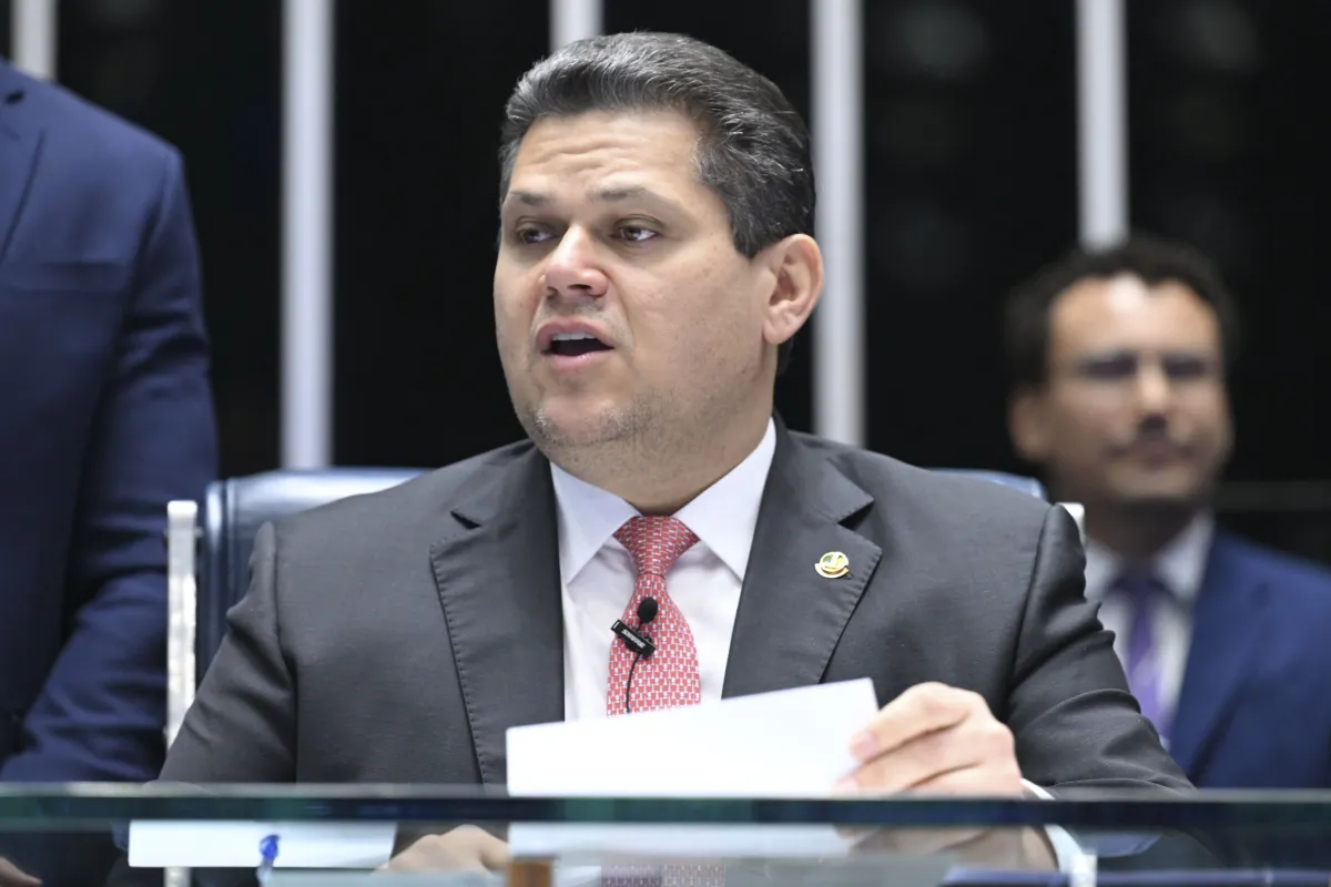 Alcolumbre defende indulto e anistia para Jair Bolsonaro de olho na eleição do senado