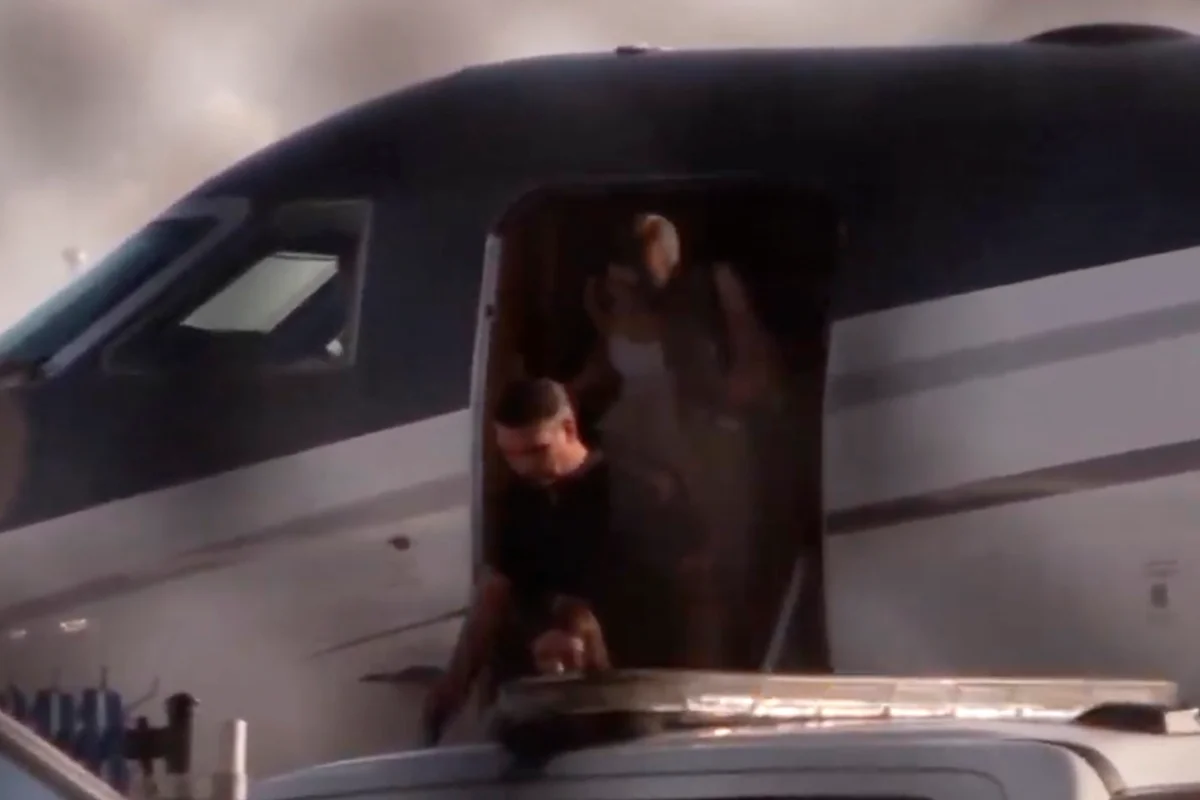 Flávio Bolsonaro e família desembarcam em aeroporto de Miami, nos EUA