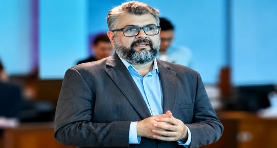 Marcos Rocha exonera Massud e nomeia cabo da PM para a Secretaria de Educação