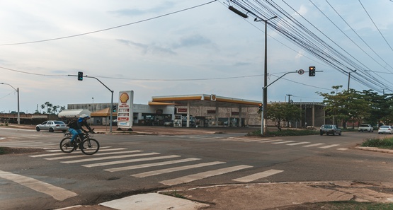 Prefeitura instala semáforo para reduzir acidentes na avenida Mamoré com a rua Capão da Canoa
