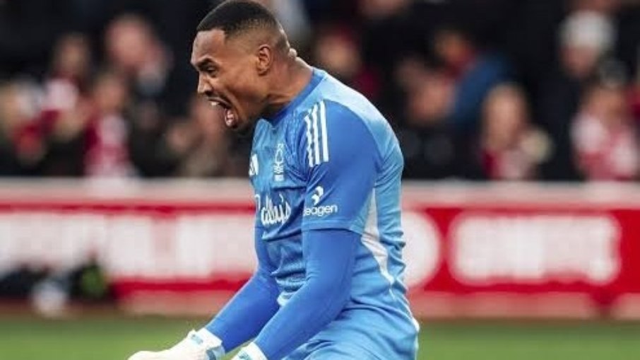 Flamengo e Vasco monitoram goleiro da Premier League
