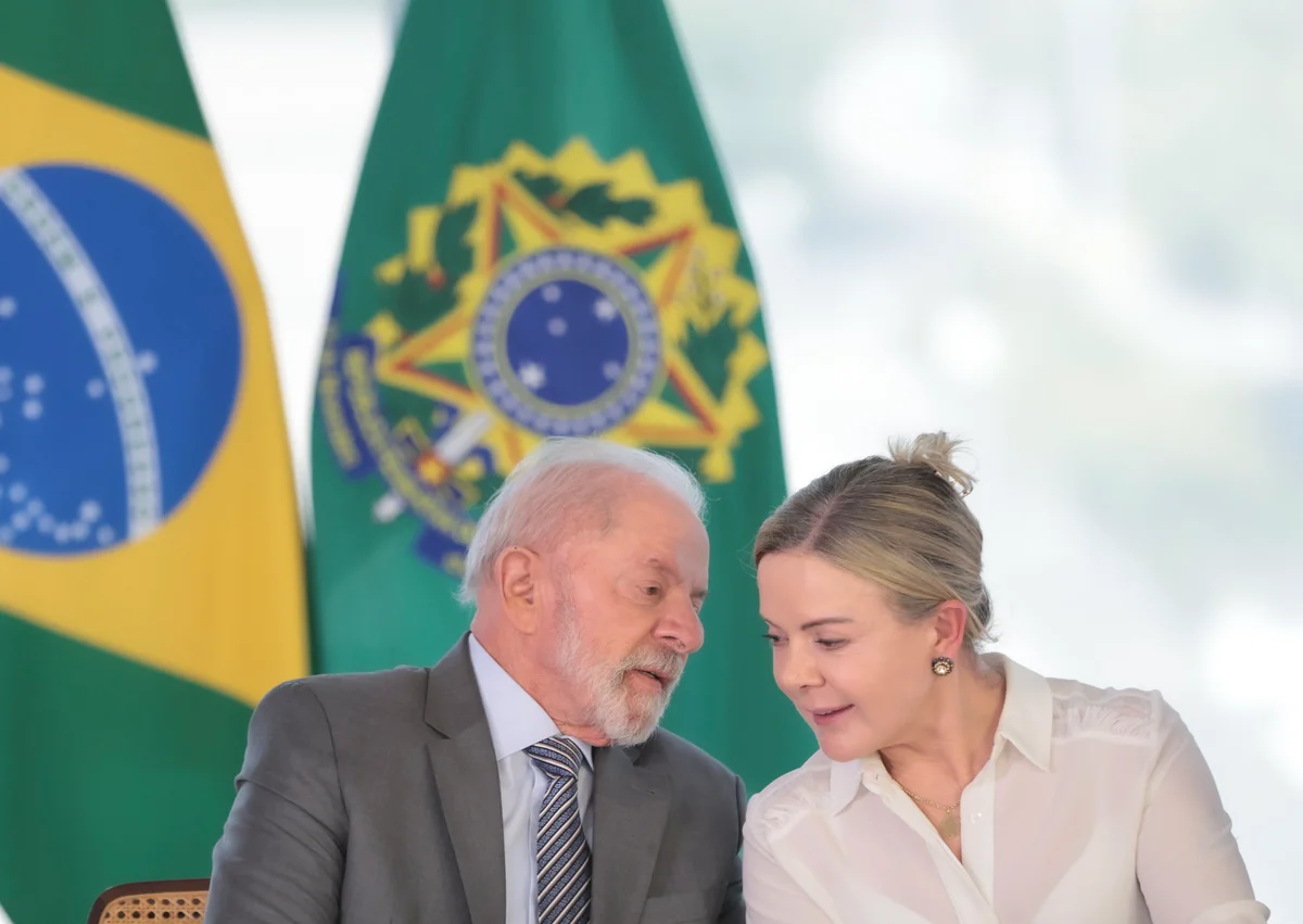 Gleisi é cotada para assumir ministério que cuida do Bolsa Família no Governo "Lula 4"

