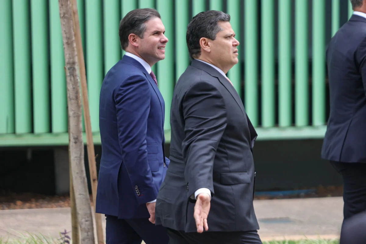 Centrão recalcula relação com PL de olho em reeleição de Motta e Alcolumbre em 2027
