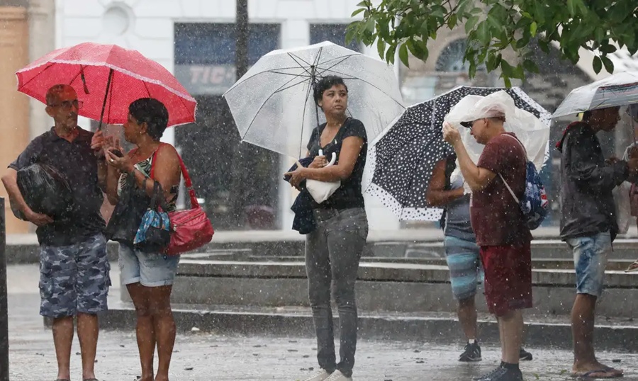 Inmet emite alerta para chuvas em regiões do Norte, Sudeste e Centro-Oeste do Brasil
