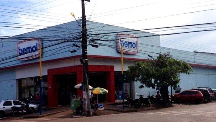 Casal é preso ao ser flagrado furtando loja Bemol no centro da capital 