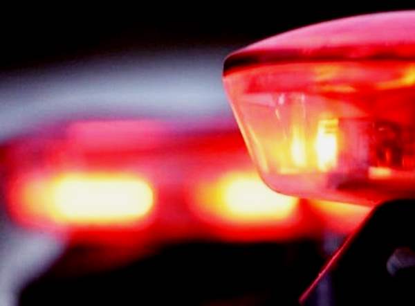 Homem espanca e tenta matar a própria esposa a golpes de facão na zona leste da capital 