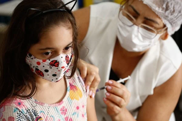 Brasil recebe 2,5 milhões de doses de vacinas pediátricas contra Covid-19 da Pfizer