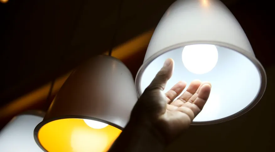 Conta de luz segue sem cobrança adicional em agosto, decide Agência de Energia Elétrica
