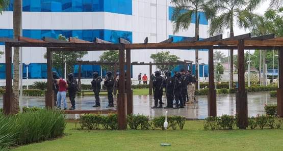 Simulação policial é realizada no Centro Político administrativo em Porto Velho