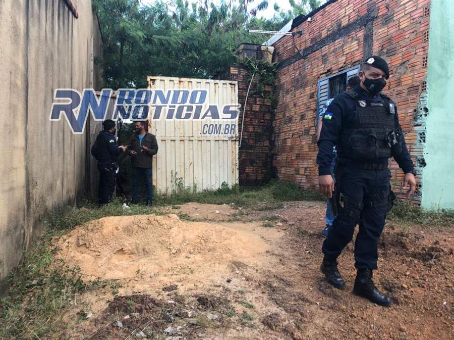 Homem é executado a tiro dentro de residência na zona leste 