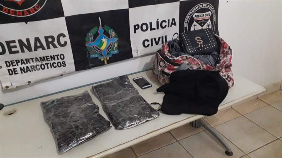 Jovem é presa em taxi, transportando três quilos de cocaína grudados no corpo