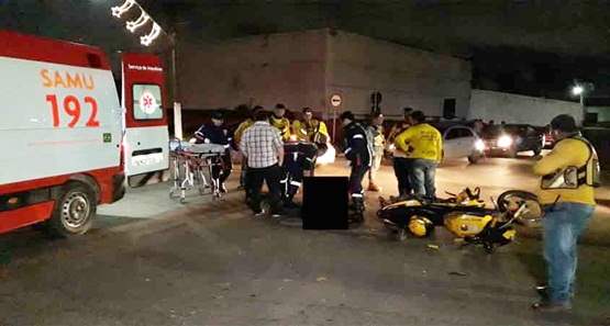 Mototaxista fica ferido após carro avançar preferencial na Zona Leste