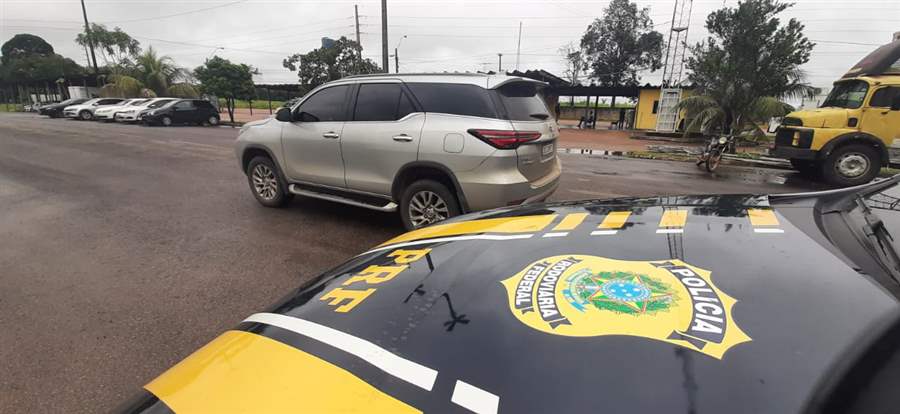  Polícia Rodoviária Federal identifica caminhonete de luxo clonada na capital 
