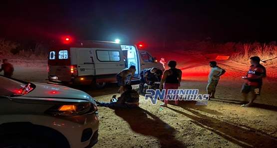 Ocupantes de moto ficam gravemente feridos após colidir contra carro 
