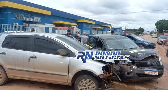 Durante roubo vítima atira em criminoso que foge e colide com carro 