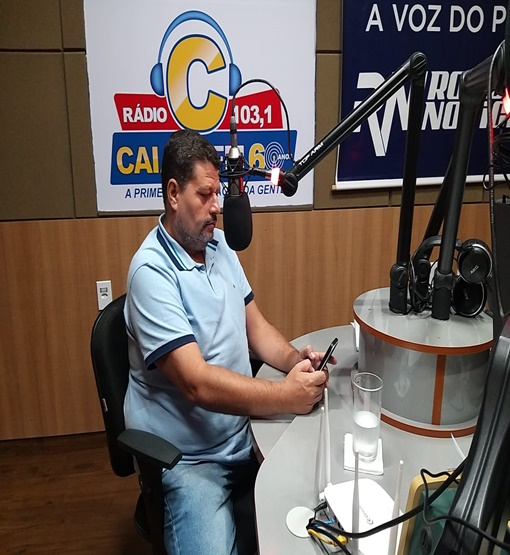 Professor Otacílio Moreira discute economia com os ouvintes do Programa a Voz do Povo 