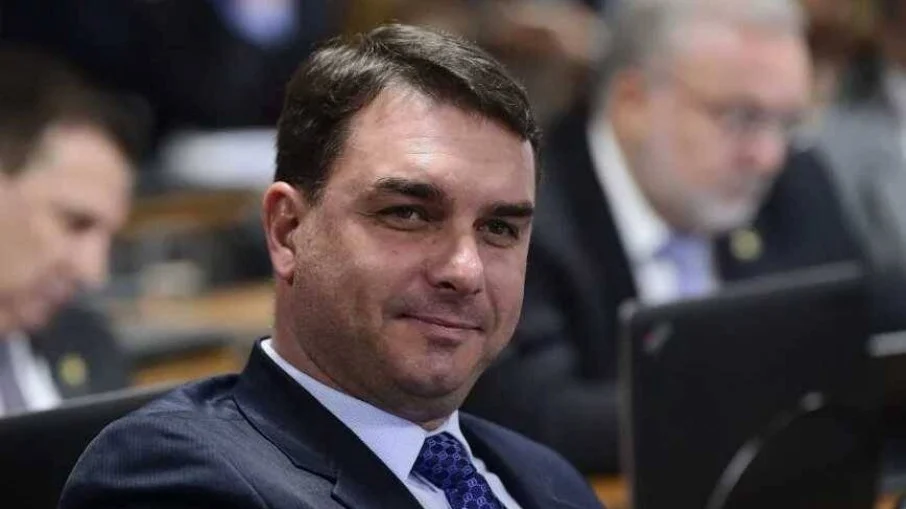 Flávio Bolsonaro e aliados tentam barrar CPI do MEC no Senado em ano eleitoral
