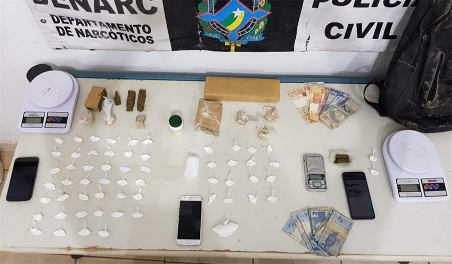 Dupla é presa pelo Denarc com ﻿cocaína  maconha e dinheiro na Zona Leste 