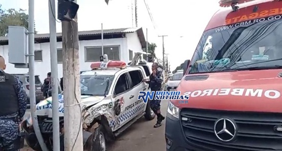 Policiais ficam feridos em acidente envolvendo caminhonete e viatura da PM