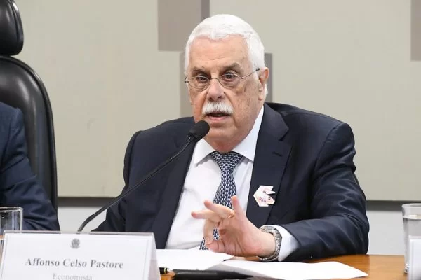 “PEC da Gastança coloca o país na rota de mais inflação”, diz economista Affonso Pastore
