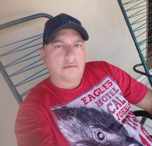 Motorista de aplicativo é assassinado com 10 tiros e corpo é encontrado dentro de carro