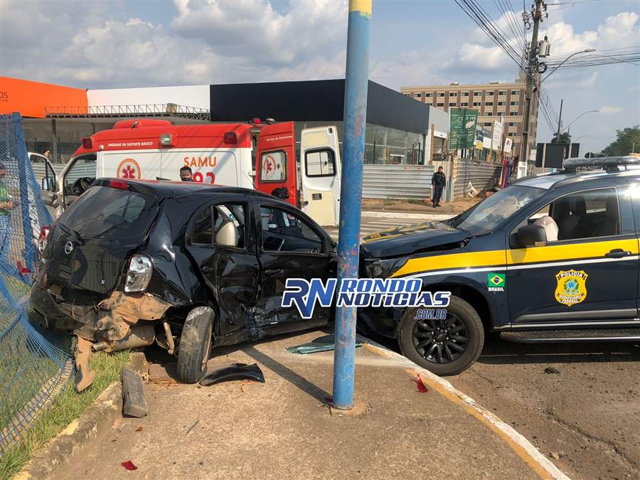 Colisão de viatura da PRF com carro de passeio deixa mulher lesionada 
