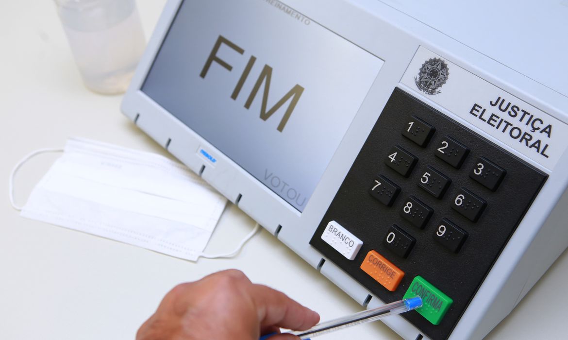 Eleitores terão um tempo extra para conferir o voto na urna eletrônica nas eleições 