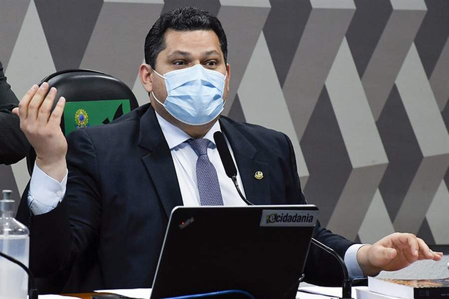 Alcolumbre empregou funcionárias fantasmas em esquema de rachadinha por 5 anos, diz revista