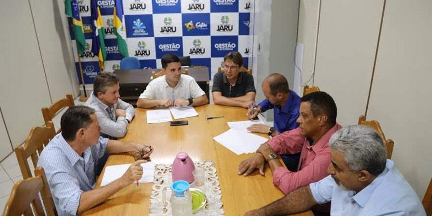 Prefeitura e Câmara Municipal de Jaru lançam editais de concurso 