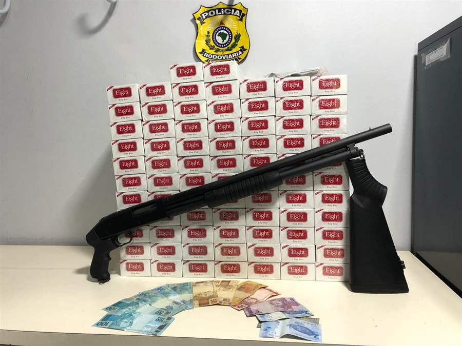 Comerciante é flagrado pela Polícia Rodoviária Federal  com escopeta e cigarros