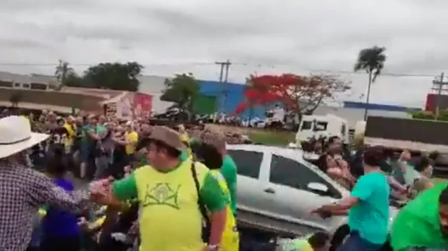 Manifestantes são atropelados em rodovia de Mirassol em São Paulo; veja o vídeo
