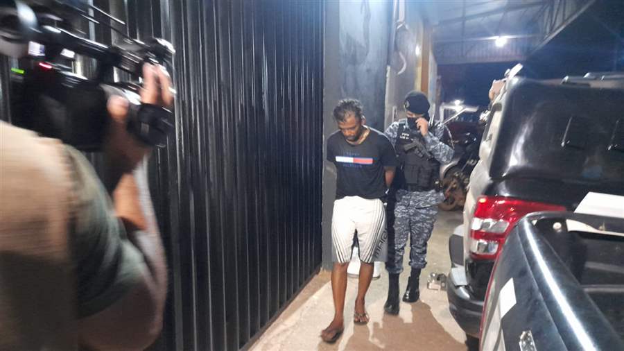 Homem é preso após esfaquear jovem durante assalto na capital 