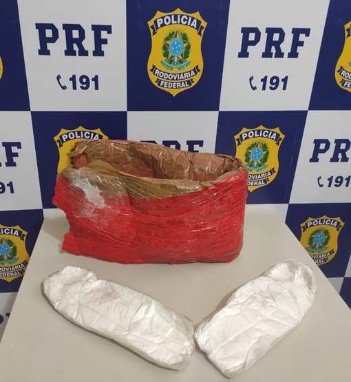 PRF intercepta carga de cocaína avaliada em mais de R$ 200 mil reais