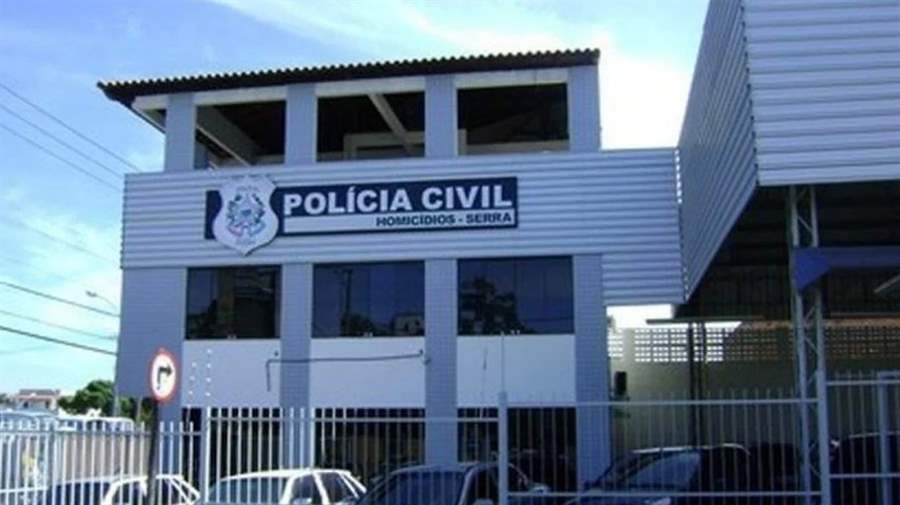 Criança de 7 anos é encontrada morta debaixo da cama; mãe confessa o crime para polícia 