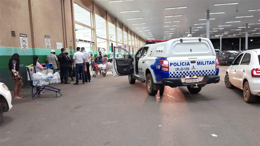 Dupla é presa furtando peça de picanha em supermercado da capital 